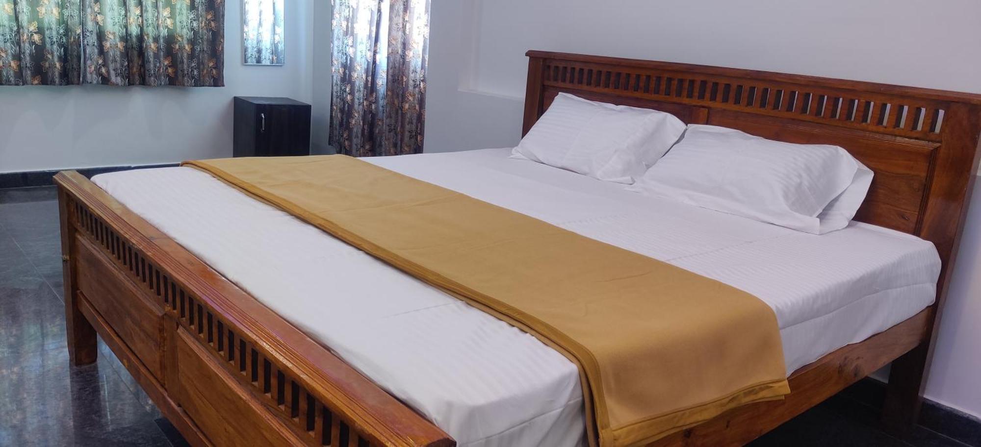 Aadhi Esha Residency Hotel Tiruvannámalaj Kültér fotó